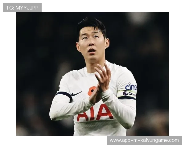 孙兴慜与队友训练打闹画面超可爱